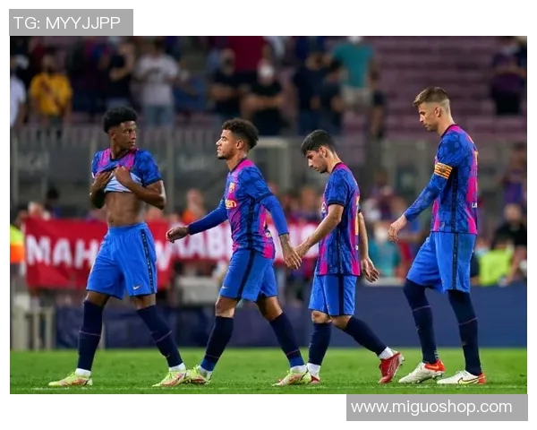 莱万回归诺坎普引发拜仁球迷愤怒指责其忘恩负义